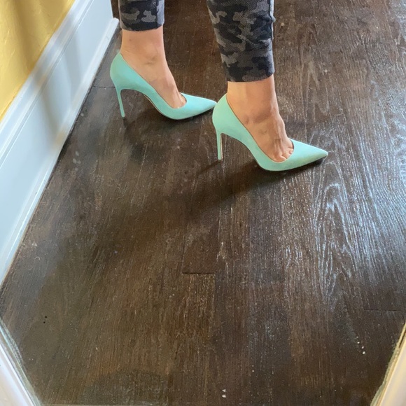 MANOLO BLAHNIK HEELS! - Picture 7 of 11